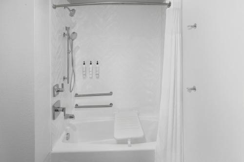 TownePlace Suites Detroit Warren - image 7
