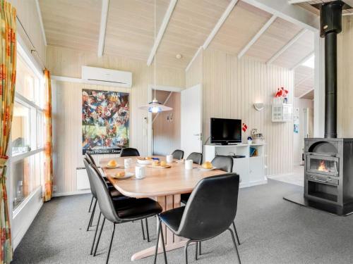 Holiday Home Guja - 250m from the sea by Interhome in 法克瑟