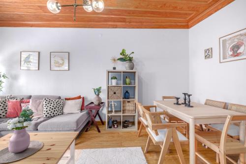 Detached Triplex with Garden Terrace