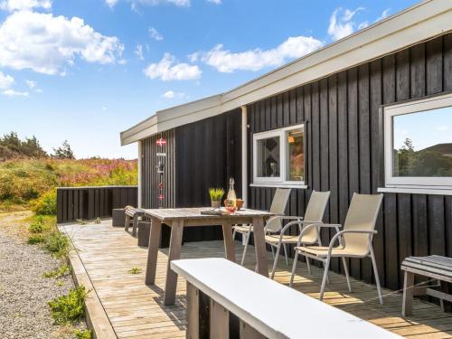 Holiday Home Lillesol - 425m from the sea by Interhome in Hjorring