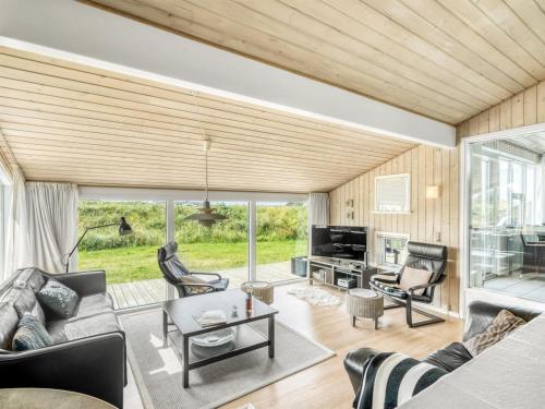 Holiday Home Lillesol - 425m from the sea by Interhome in Hjorring