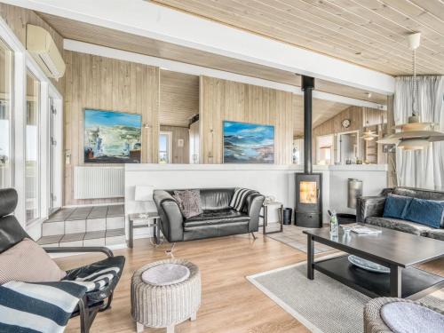 Holiday Home Lillesol - 425m from the sea by Interhome in Hjorring