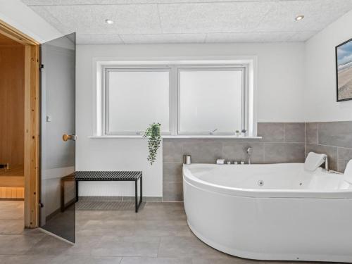 Holiday Home Emeli - 400m from the sea by Interhome in Hvide Sande