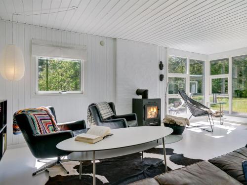 Holiday Home Sighwith - 500m from the sea by Interhome in Hals