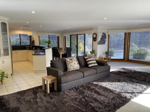 Blackstone Lakeside 4 Bedrooms 2 Bathrooms in Hadspen