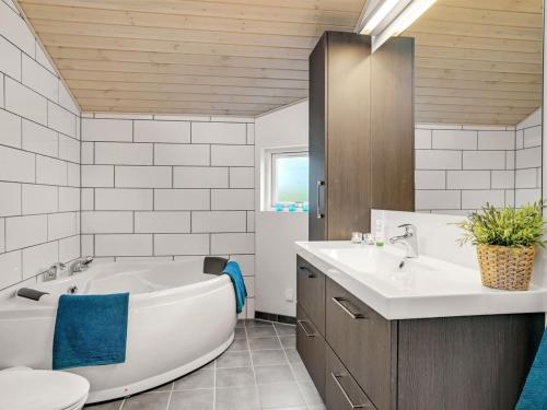 Holiday Home Ayen - 1-5km from the sea by Interhome in 哈爾斯