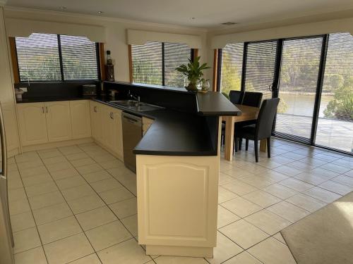 Blackstone Lakeside 4 Bedrooms 2 Bathrooms in Hadspen