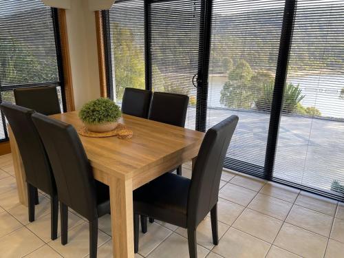 Blackstone Lakeside 4 Bedrooms 2 Bathrooms in Hadspen