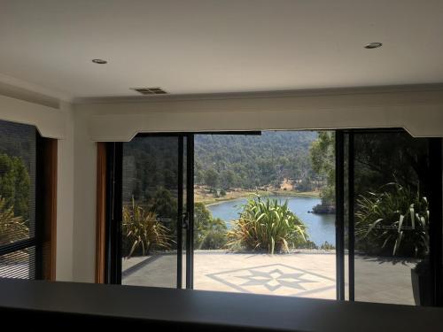 Blackstone Lakeside 4 Bedrooms 2 Bathrooms in Hadspen