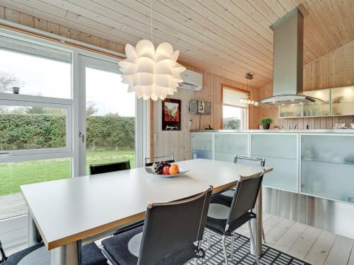 Holiday Home Tayler - 1-8km from the sea by Interhome in Hals