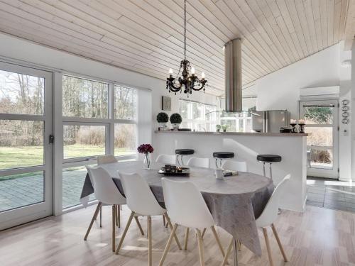 Holiday Home Ulfsten - 1-6km from the sea by Interhome in Hals