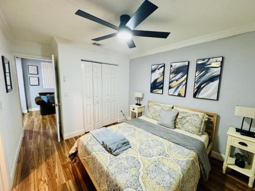 Retreat in Style Private Peaceful Miami Bungalow near อุทยานเขตร้อน