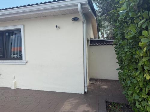 ทัศนียภาพภายนอกโรงแรม, Retreat in Style Private Peaceful Miami Bungalow near อุทยานเขตร้อน