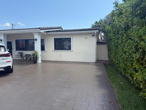 บริการและสิ่งอำนวยความสะดวก, Retreat in Style Private Peaceful Miami Bungalow near อุทยานเขตร้อน