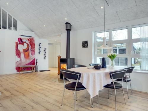  Holiday Home Jurien - 450m from the sea by Interhome in Hals