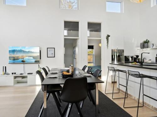 Holiday Home Todor - 1-1km from the sea by Interhome in Hou