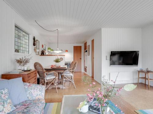 Holiday Home Elmina - from the sea by Interhome in Oster Hurup