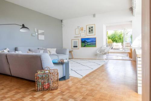 Central Penthouse Loft with Alps View Terrace, Munich