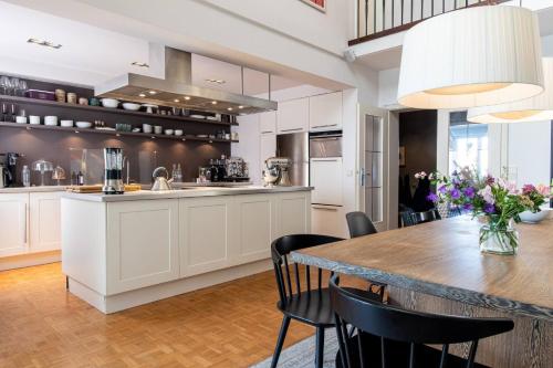 Central Penthouse Loft with Alps View Terrace, Monaco di Baviera (foto 10)