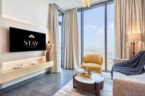STAY BY LATINEM Luxury 1BR Holiday Home CB 1409 Near Burj Khalifa, Dubai (photo 2)