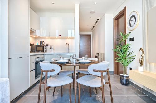 STAY BY LATINEM Luxury 1BR Holiday Home CB 1409 Near Burj Khalifa, Dubai (photo 5)