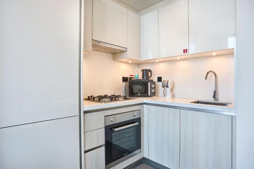 STAY BY LATINEM Luxury 1BR Holiday Home CB 1409 Near Burj Khalifa, Dubai (photo 7)