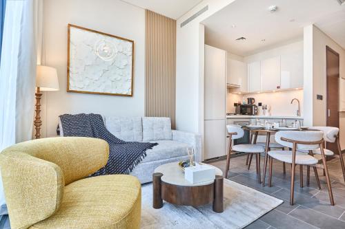 STAY BY LATINEM Luxury 1BR Holiday Home CB 1409 Near Burj Khalifa, Dubai (photo 3)