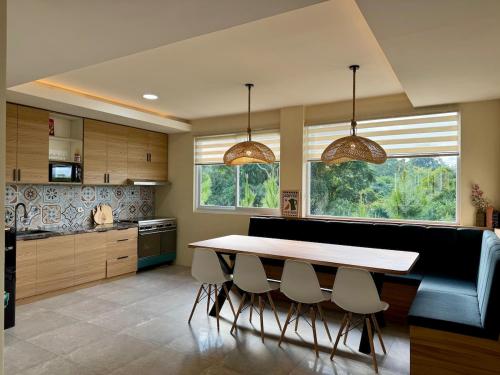 Nature & city view villa Bandung near Dago hotspot in Cimenyan