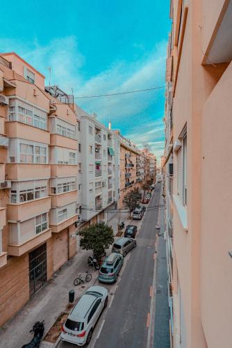Cabañal Beach House - 10 min to ocean , FastWifi , SmartTV, AC, Valence (photo 2)