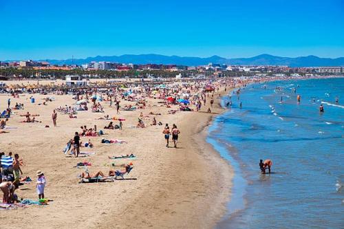 Cabañal Beach House - 10 min to ocean , FastWifi , SmartTV, AC, Valence (photo 6)
