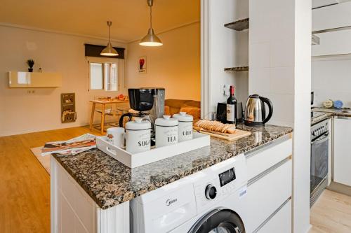 Cabañal Beach House - 10 min to ocean , FastWifi , SmartTV, AC, Valence (photo 7)