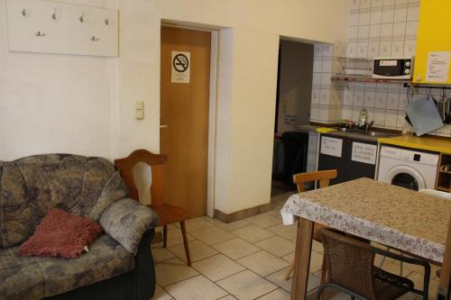 Möblierte 2-Raum Wohnung 11 in Ohrdruf - Thüringen Wald (Moblierte 2-Raum Wohnung 11 in Ohrdruf - Thuringen Wald) in كراوينكل