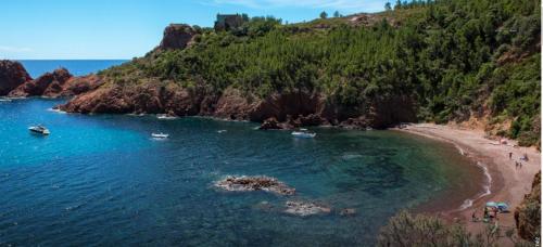 Surrounding environment, l'incanto del mare, tutto il giorno in Le Trayas Superieur