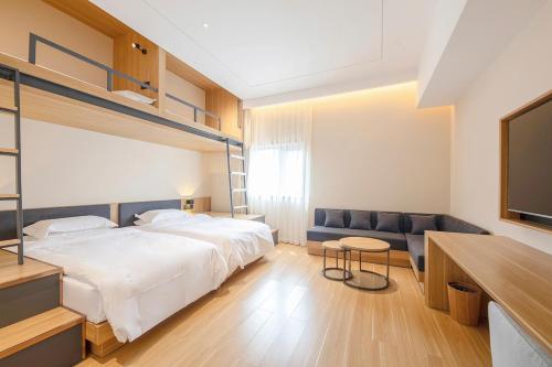 WeLight Hotel in Back Lakes (Hou Hai)