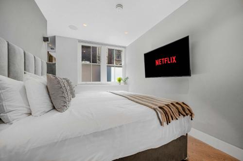 Sleek Soho Apartment - King bed - AC - Sleeps 4, Londyn (zdjęcie 11)