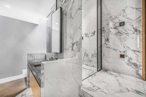 Refined 2-Bed Soho Apartment with AC - Sleeps 6, Londyn (zdjęcie 9)