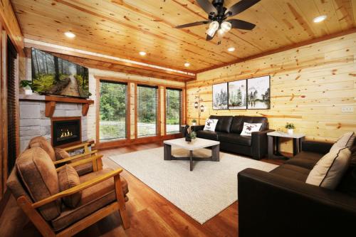 Whispering Pines Escape - Private Pool Theater Room Outdoor Hot Tub + Game Room - image 12