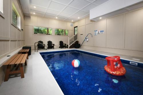 Whispering Pines Escape - Private Pool Theater Room Outdoor Hot Tub + Game Room - image 5