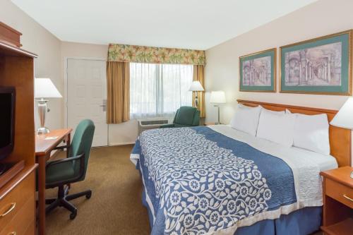 Days Inn by Wyndham Fort Myers Springs Resort