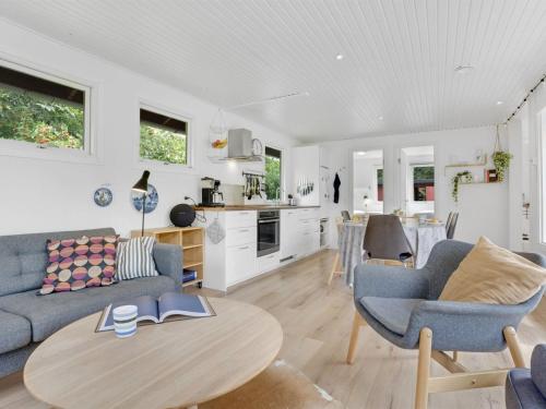 Holiday Home Vickie - 600m from the sea by Interhome in Vaeggerlose