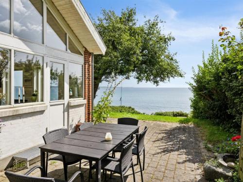 Holiday Home Bryngeir - 25m from the sea by Interhome in Knebel