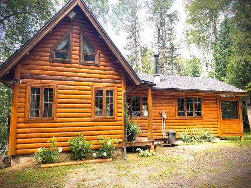 Le RustiChic Chalet in Rivière-Matawin (QC)