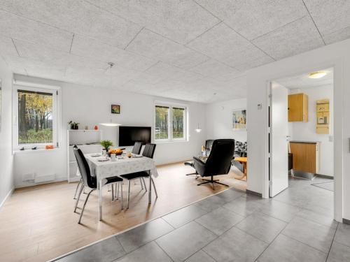 Apartment Kamp - 1km to the fjord by Interhome near No Kirke