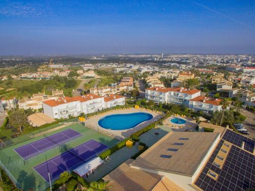 Ground floor 2 Bed Apt with private Garden on Oasis Parque AT38 – khách sạn tại Vale da Arrancada