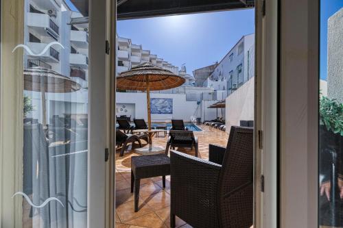 Hotel Carvoeiro Plaza in คาวีโร