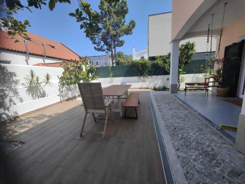 Spacious 3BR - Fireplace, garden studio and surfboards, Aroeira (fotografie 4)