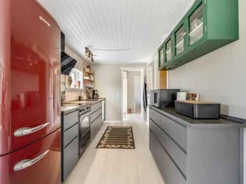 Holiday Home Hermanni - from the sea by Interhome in 哈爾斯