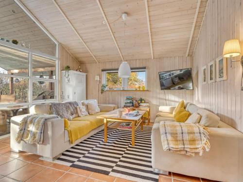 Holiday Home Wyanet - 600m from the sea by Interhome in Hovmarken