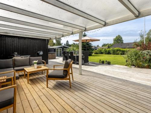 Holiday Home Runhild - 450m from the sea by Interhome in Vaeggerlose