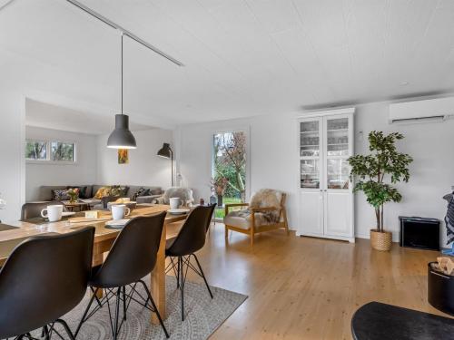 Holiday Home Runhild - 450m from the sea by Interhome in Vaeggerlose